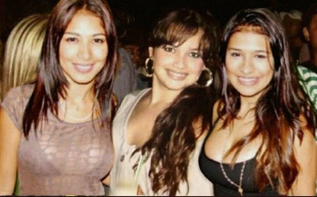 nannycomenta's tweet photo. Simone no BBB e eu só lembro da fic que inventaram da Juliette com ela e a Simaria kkkkkk https://t.co/Mkk0mnN07N