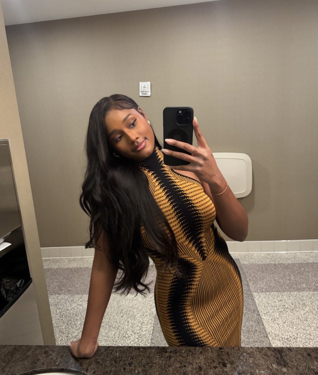 kameraharris's tweet photo. Happy vday🤍🤍✨ wishing love and peace to everyone. https://t.co/ojYxQBYDB6