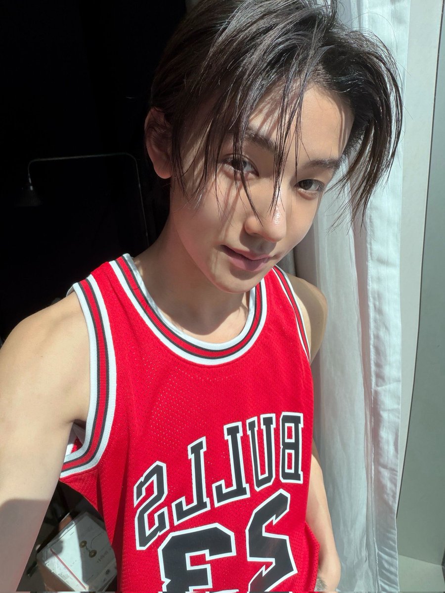 adekseonghyeonn's tweet image. cintaku kepadamu bagaikan kisah prabowo dengan sawit. menyebar luas dimana-mana, hingga ke pelosok negeri. dimana ada lahan kosong, itu pasti ada sawit. oh, sayangku sawit yang kucinta.