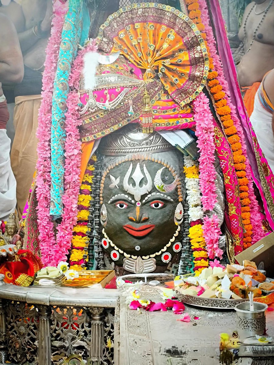 सर्वे भी तू सर्वा भी तू , जीवन भी तू म्रत्यु भी तू , दाता तू विधाता तू देता तू लेता तू , सत्य तू असत्य हम , भग्वन तू मनुष्य हम शिव तू सुंदर तू शक्ति तू सब कुछ तू मैं कुछ नहीं 

महाशिवरात्रि की पावन शुभकामनाएँ❤️

𝙅𝘼𝙄 𝙆𝙀𝘿𝘼𝙍 , 𝙅𝘼𝙄 𝙈𝘼𝙃𝘼𝙆𝘼𝙇 🙏🙏