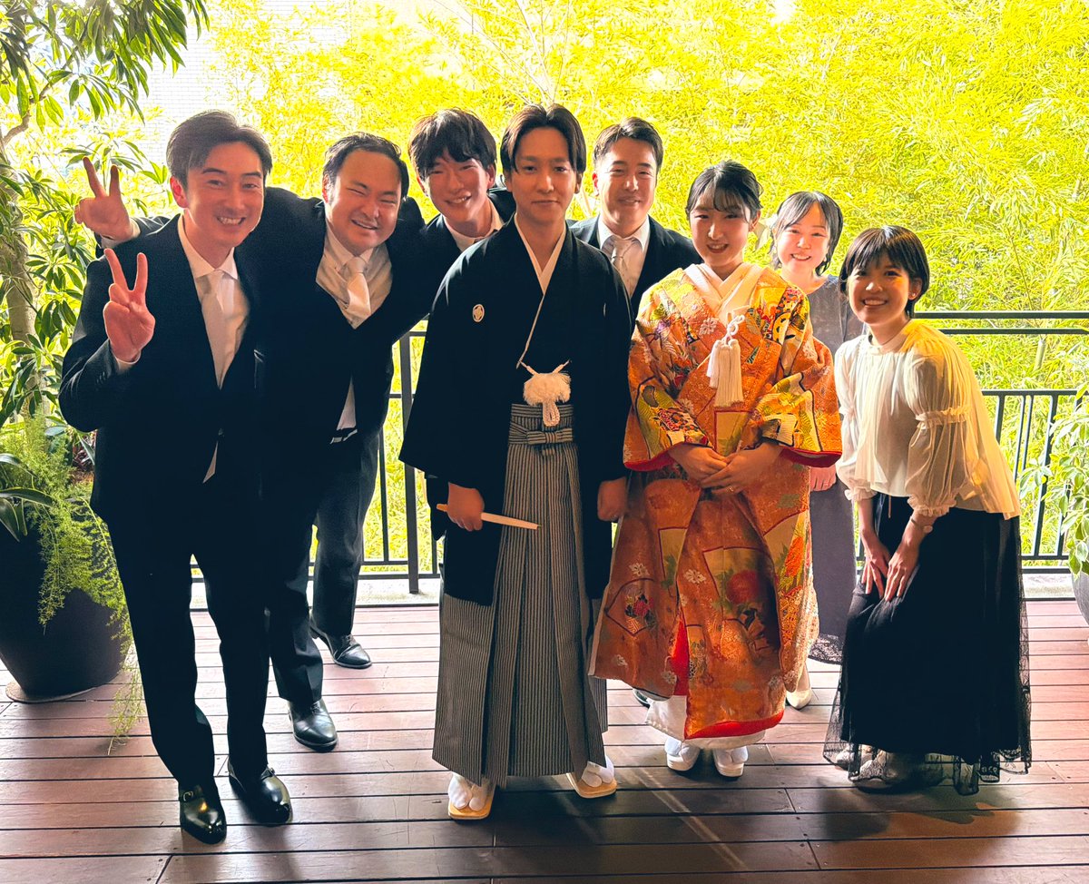 Kakinuma_Lab's tweet photo. 天真爛漫な卒業生の結婚をお祝いしに京都にいってきました（式場は島津製作所の旧本社！）🥂すごく素敵でした〜挨拶はないと思い、卒業生テーブルで楽しく飲んでたらまさかのサプライズトーク💦油断禁物。。。（卒業生の皆さん真似しないでください🙇） https://t.co/86db8TtcbO