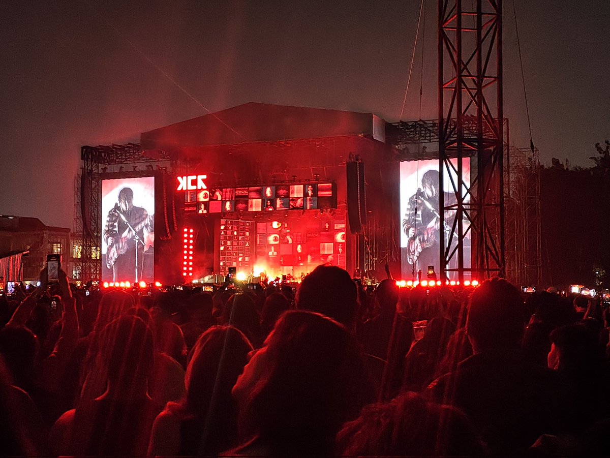 Un día escuchando MCR y otro en el sinfónico de hollow knigth perfectamente equilibrado 🙊❤️