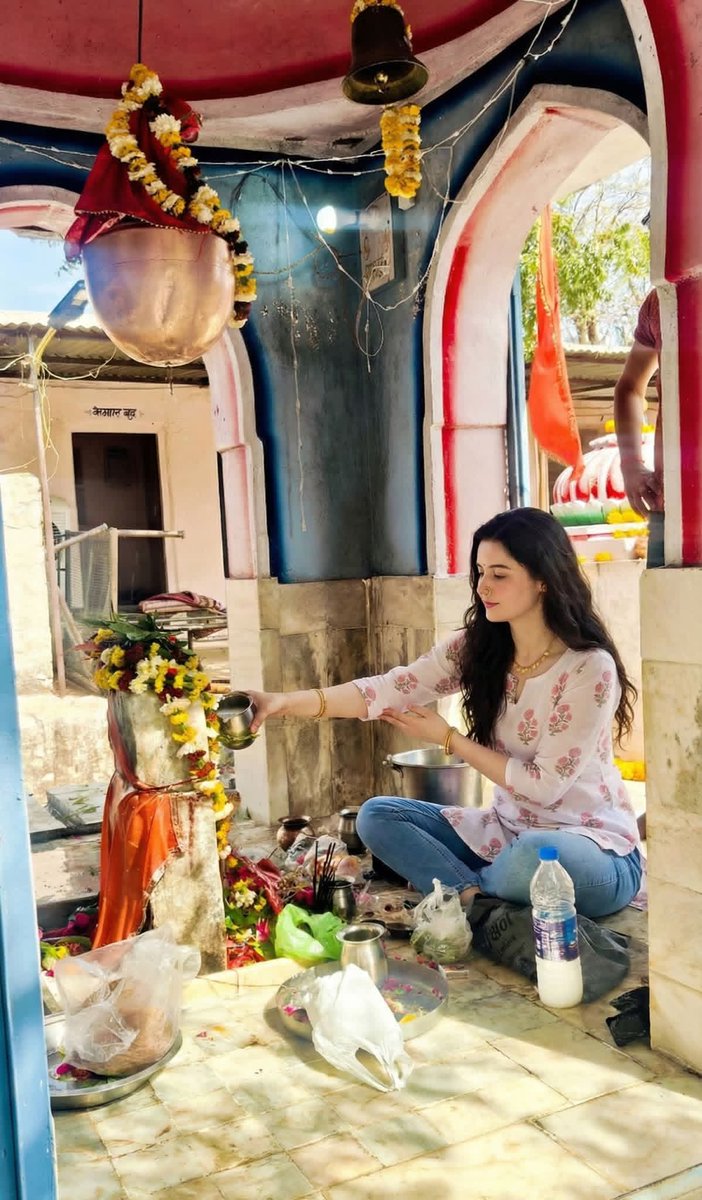 महाशिवरात्रि की हार्दिक शुभकामनाएँ 🙏🕉️
भोलेनाथ की कृपा आप सभी पर बनी रहे, हर मनोकामना पूर्ण हो और जीवन में सुख-शांति व समृद्धि आए।
हर हर महादेव 🔱✨
#Mahashivratri #HarHarMahadev #Bholenath #ShivShakti #blessings