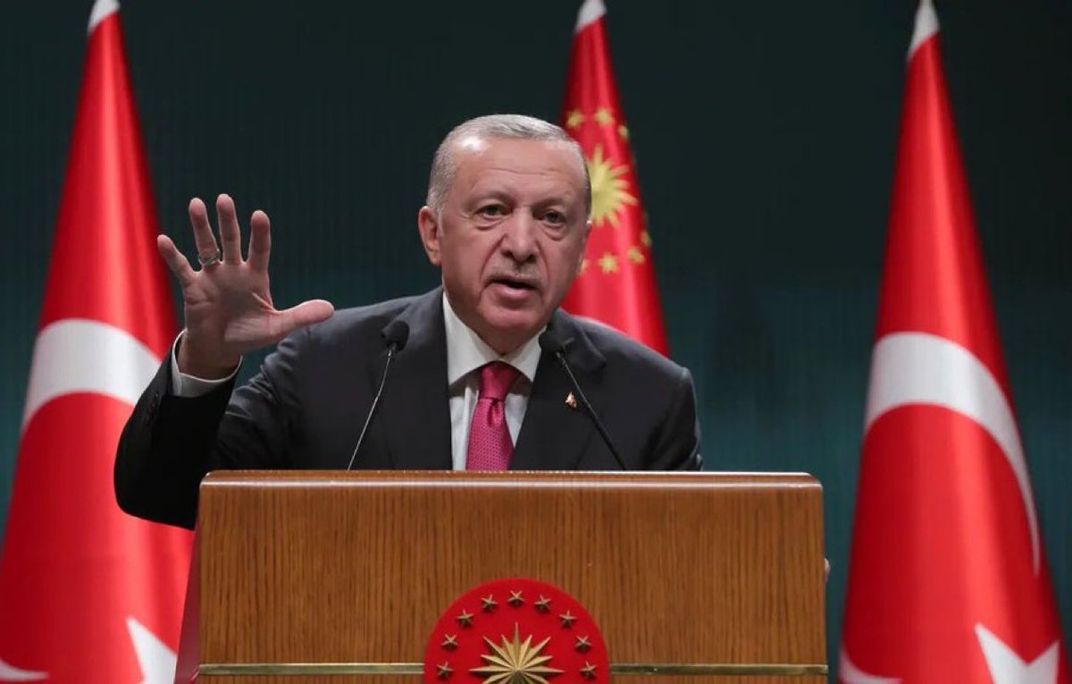 Presidente de Turquía, Recep Tayyip Erdoğan:

“El mundo debe despertar. Lo que presenciamos en Gaza no es una guerra; es una masacre perpetrada por un hombre que ha perdido toda su humanidad. Netanyahu ha superado a Hitler en crueldad; ha transformado una tierra santa en un