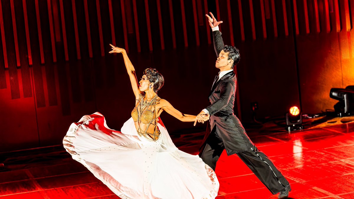 この投稿の動画はアメリカのプロアマの様子で、アメリカンスムースのフォックストロットが踊られています。

日本でもアメリカンスタイルが踊られるイベントを認知してもらいたく、アーサーマレーで開催していた"SHOWCASE"をオープンイベントで開催する事になりました！

名付けて"THE CROSS×OVER"‼︎