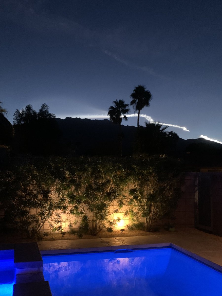 JimPSP's tweet image. Hey MAGA!  The chem trails controlling you are from Elon’s rockets.  SpaceX launch from Palm Springs 200 miles away.