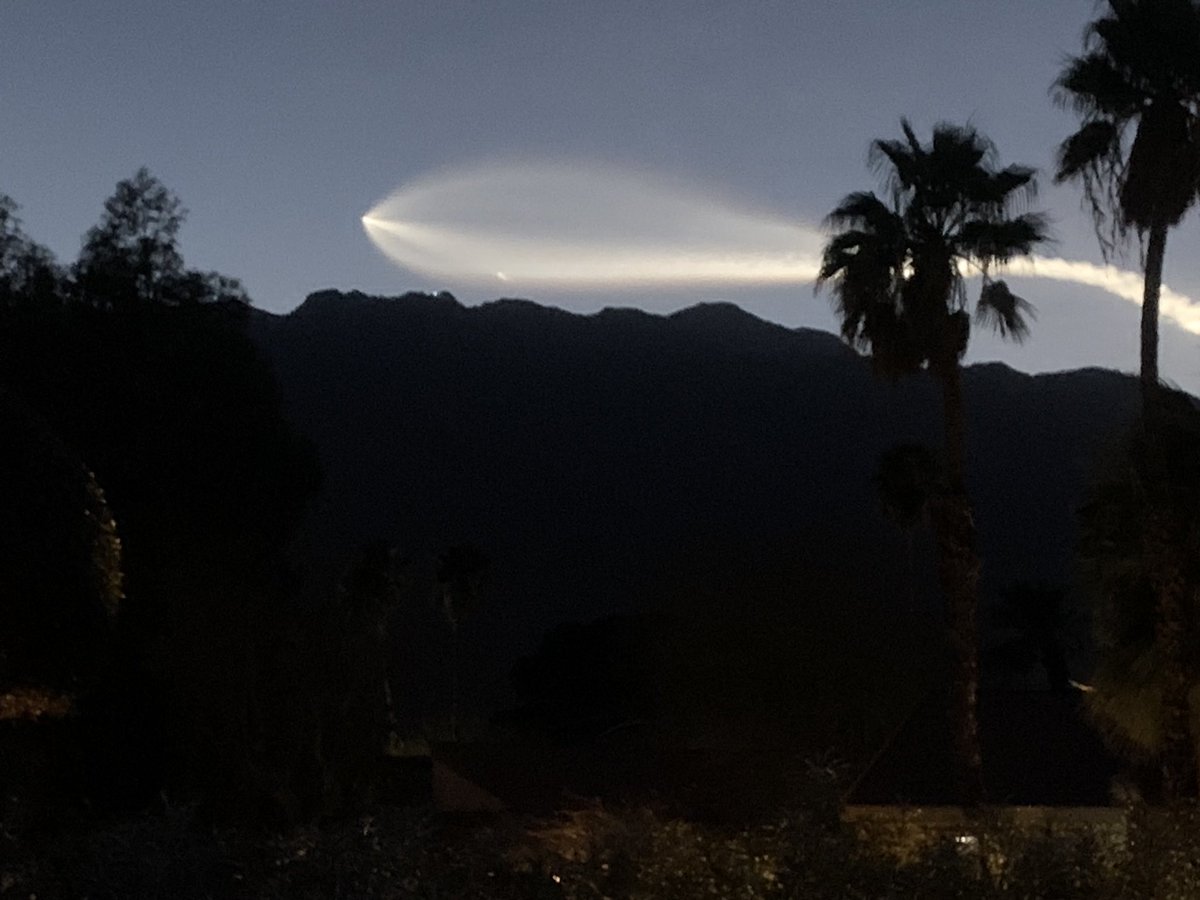 JimPSP's tweet image. Hey MAGA!  The chem trails controlling you are from Elon’s rockets.  SpaceX launch from Palm Springs 200 miles away.