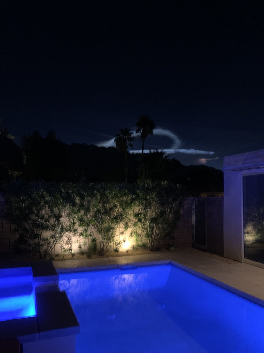 JimPSP's tweet image. Hey MAGA!  The chem trails controlling you are from Elon’s rockets.  SpaceX launch from Palm Springs 200 miles away.