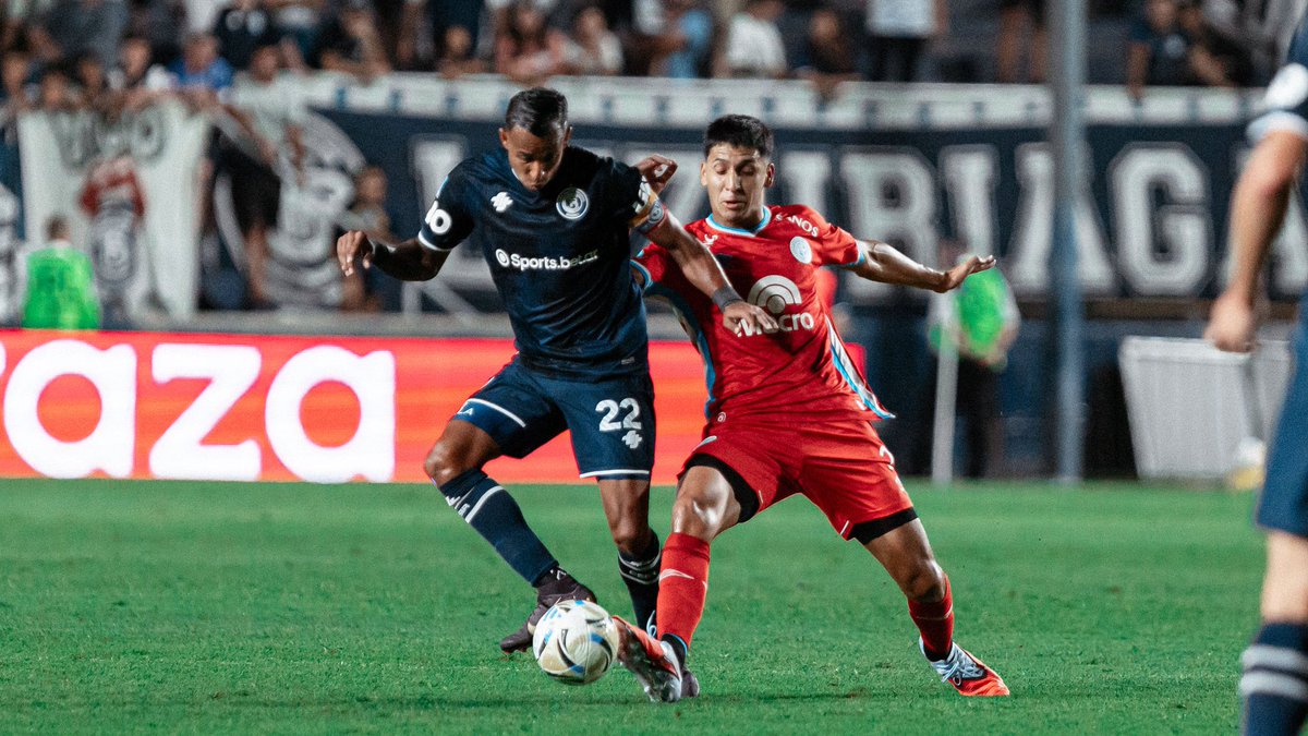 “CUANDO NOS ABURRIAMOS CON LEO MORALES LE DABAMOS LA PELOTA A VILLA PARA VOLVER A SACARSELA”

✍️ Alexis Maldonado.