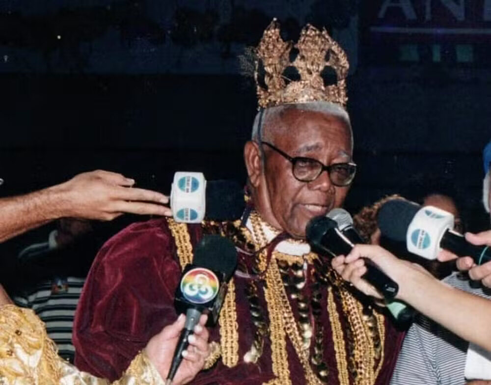 15/02/2026, é hora de riscar o amapazeiro e dançar o marabaixo porque o amor por esse pavilhão sempre estará acima de tudo e de todos. É dia de tocar pra Sacaca, é dia de cantar pra Mangueira 💚💗