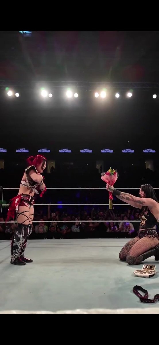 Let's face it, Rhea agreed to do this houseshow so that she has every reason to surprise Iyo on Valentine's Day 🥰🤧

Just #Rhiyo things