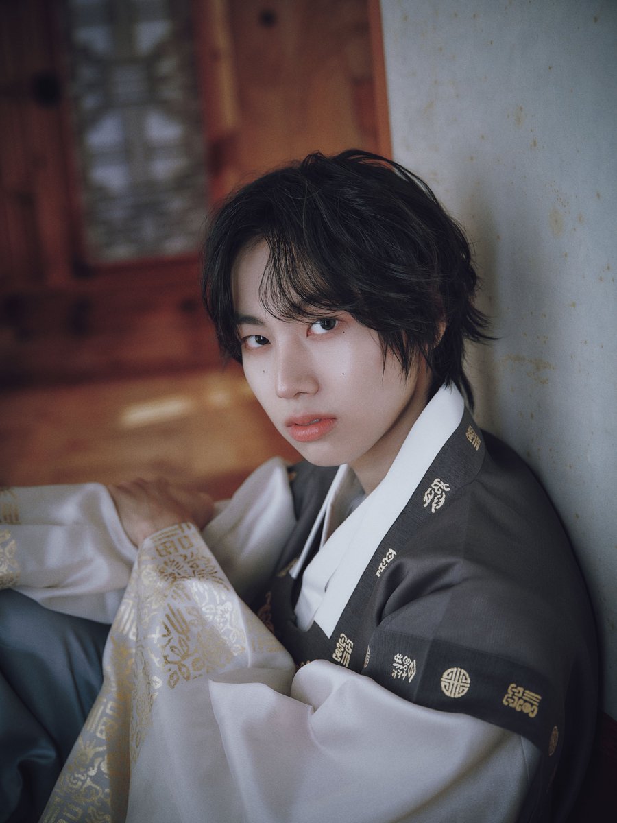 따스한 낮, 빛으로 시작된 2026 

#IDID #아이딧
#PARKSEONGHYEON #박성현