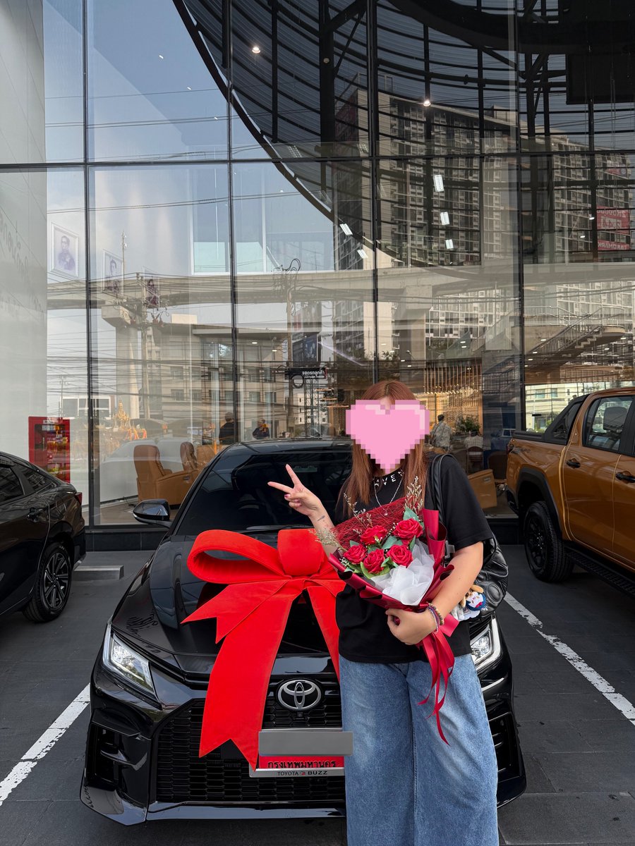 ✨มารับลูกชายคนใหม่ของบ้าน✨ 
พี่ไม่ถนัดรถไฟฟ้าเลยไม่ได้ซื้อรุ่นน้องวิลเลี่ยม แต่มาอุดหนุน yaris ativ รุ่นน้องโฟ้ดๆแทน 
เป็นหนี้เพิ่ม..พี่สบายใจละ☺️🤣😆