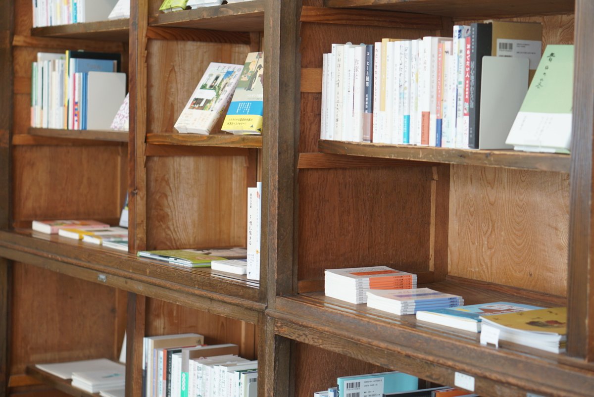 .
｜open｜

2.15
古賀店　　12:00-17:00
西戸崎店　長期休業中

…
ナツメ書店 / Sleep Coffee and Roaster
● 古賀店
811-3101　福岡県古賀市天神1-9-8
open｜12:00-17:00
close｜月・火・祝
※Pなし

●《長期休業中》西戸崎店
811-0321　福岡県福岡市東区西戸崎1-6-21