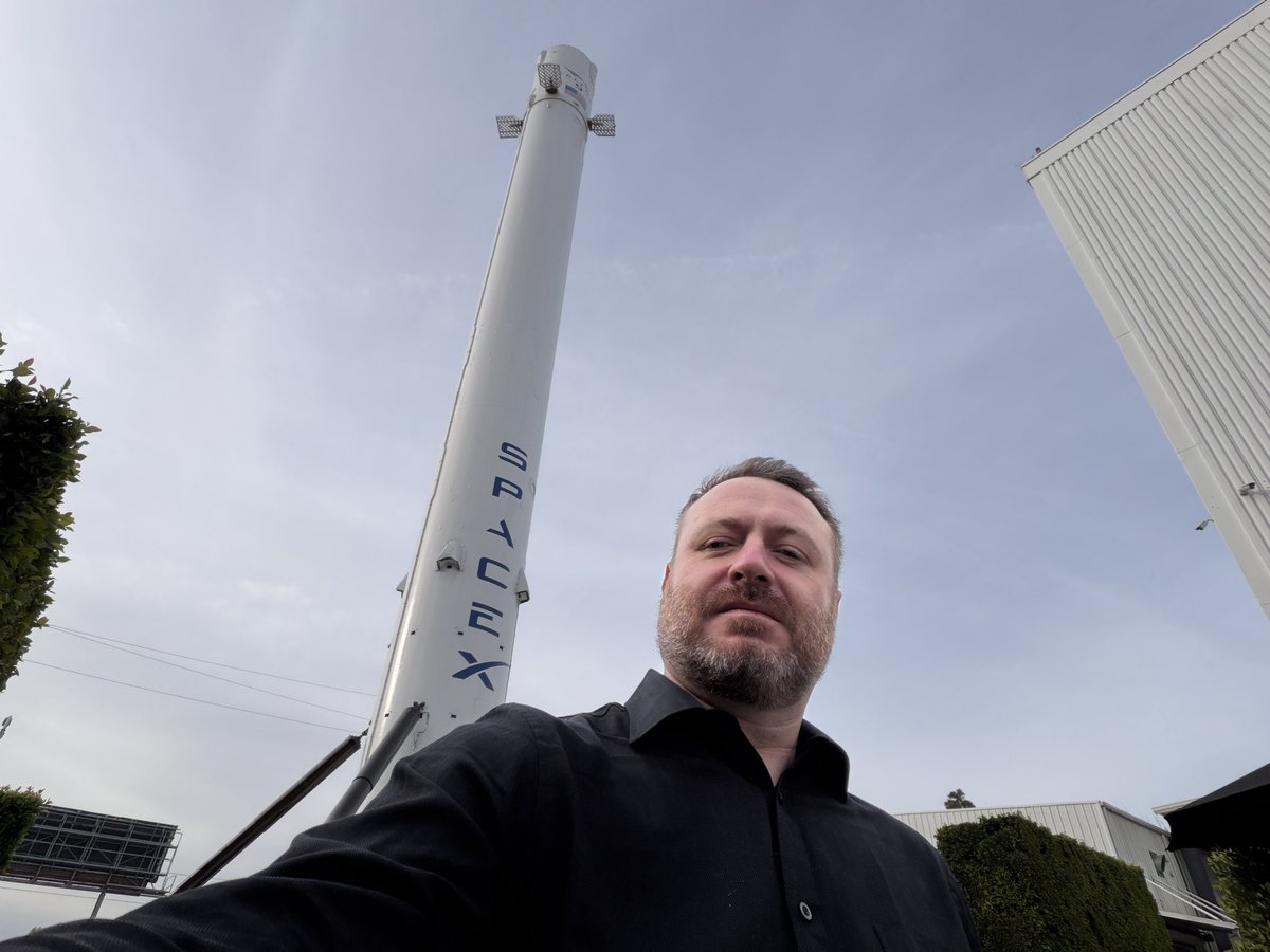 KingSmithie's tweet photo. #SpaceX #businesstrip https://t.co/elVS2eDO8S