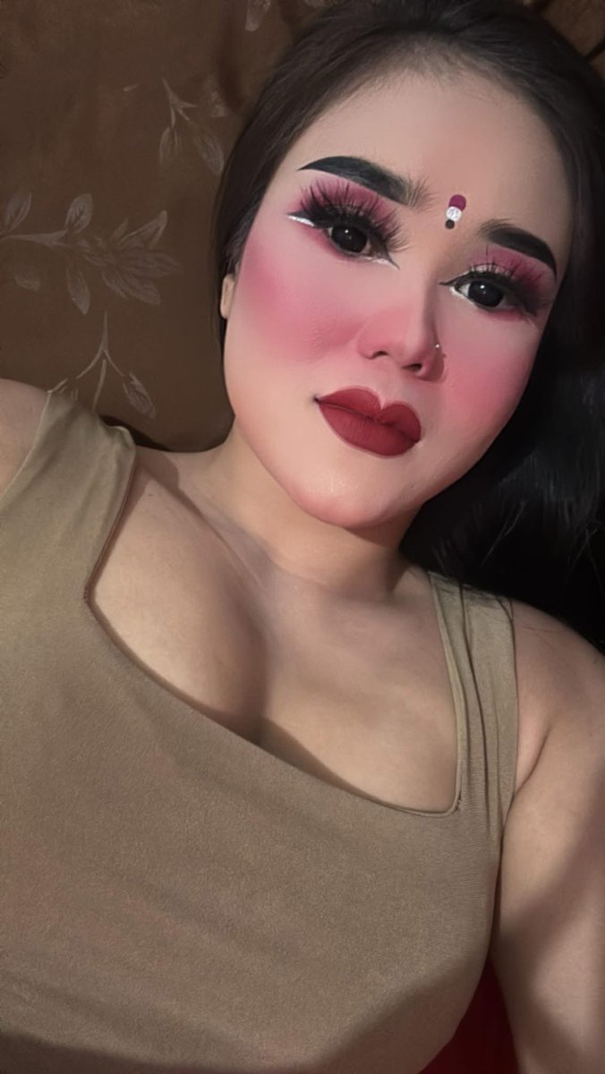 Lintangska69's tweet photo. Habis job mager hapus makeup https://t.co/AcJfETIudG