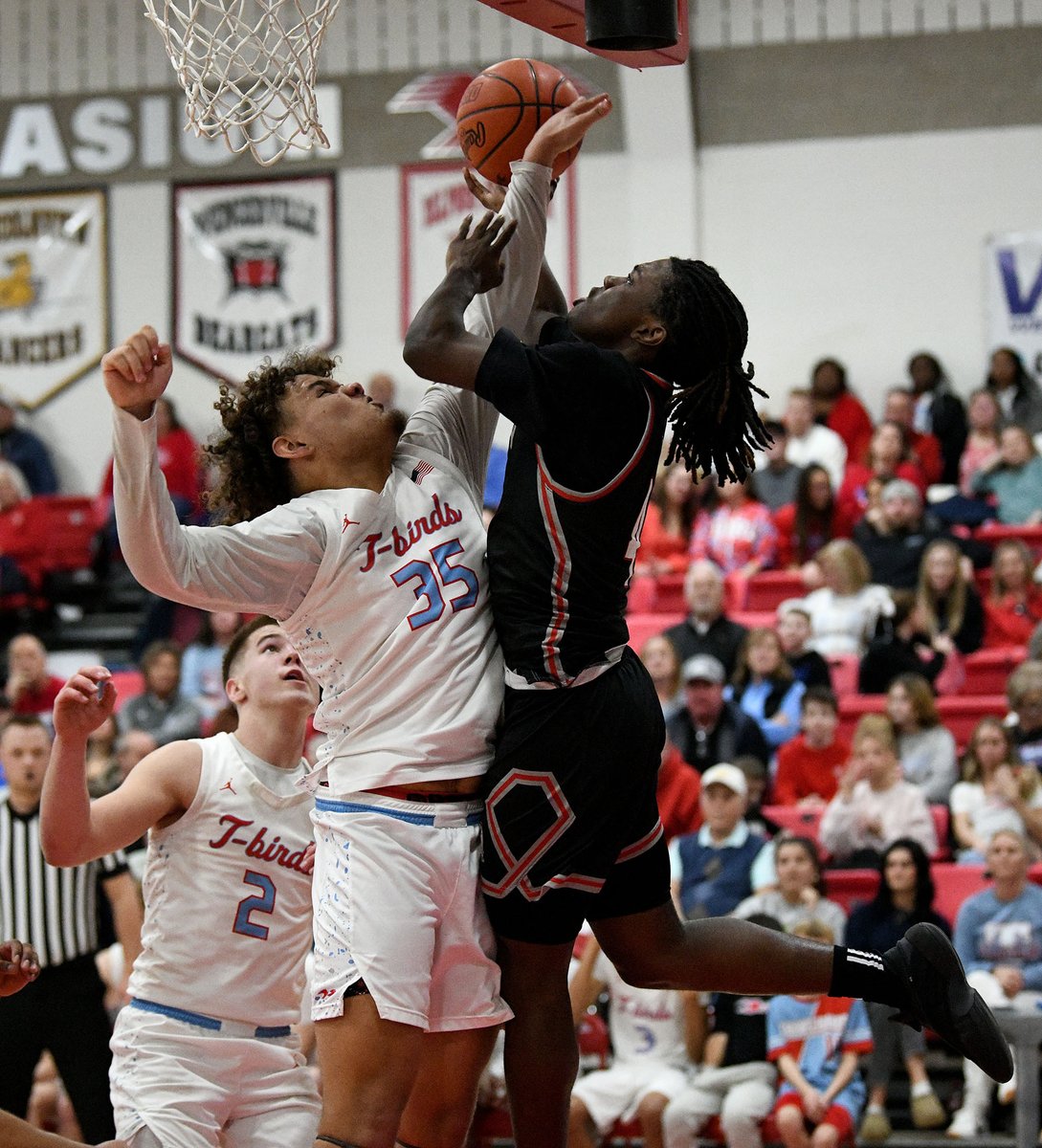 LimaCitySchools's tweet photo. The night belonged to Noah Simpson, who scored a career-high 41. #spartanpride #LimaCup https://t.co/gXEmkYHGaJ