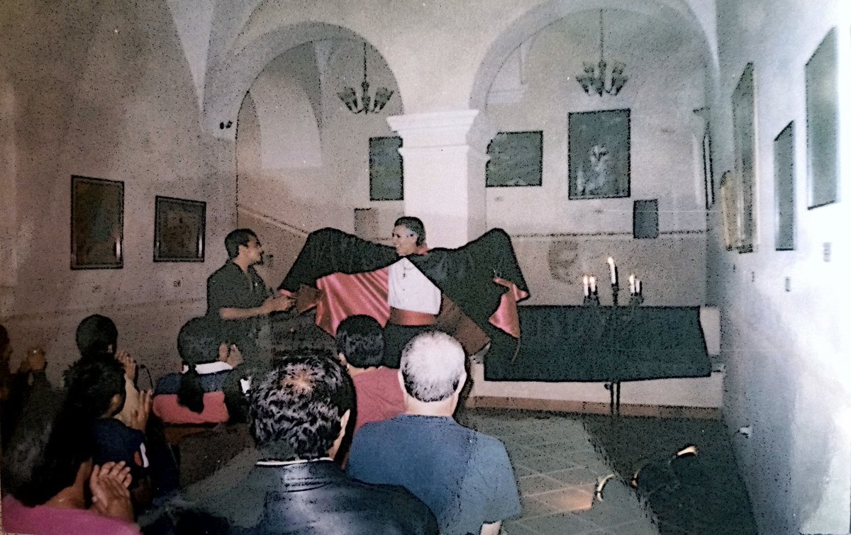 En 2006, #Bojiganga ya habitaba estos muros del exconvento con "Drácula Gay" 🎭. El arte no necesita solo muros pintados, sino voluntad para que los artistas volvamos. 🧛🏻‍♂️🔥
​¿Recinto vivo o mausoleo silencioso? ¡Seguimos listos! 🎭

<a href="/HechosdeAtlixco/">Hechos De Atlixco</a> <a href="/5rNoticiasAtx/">5r Noticias Atlixco</a> <a href="/AtlixcoAyto/">H. Ayuntamiento Atlixco</a>