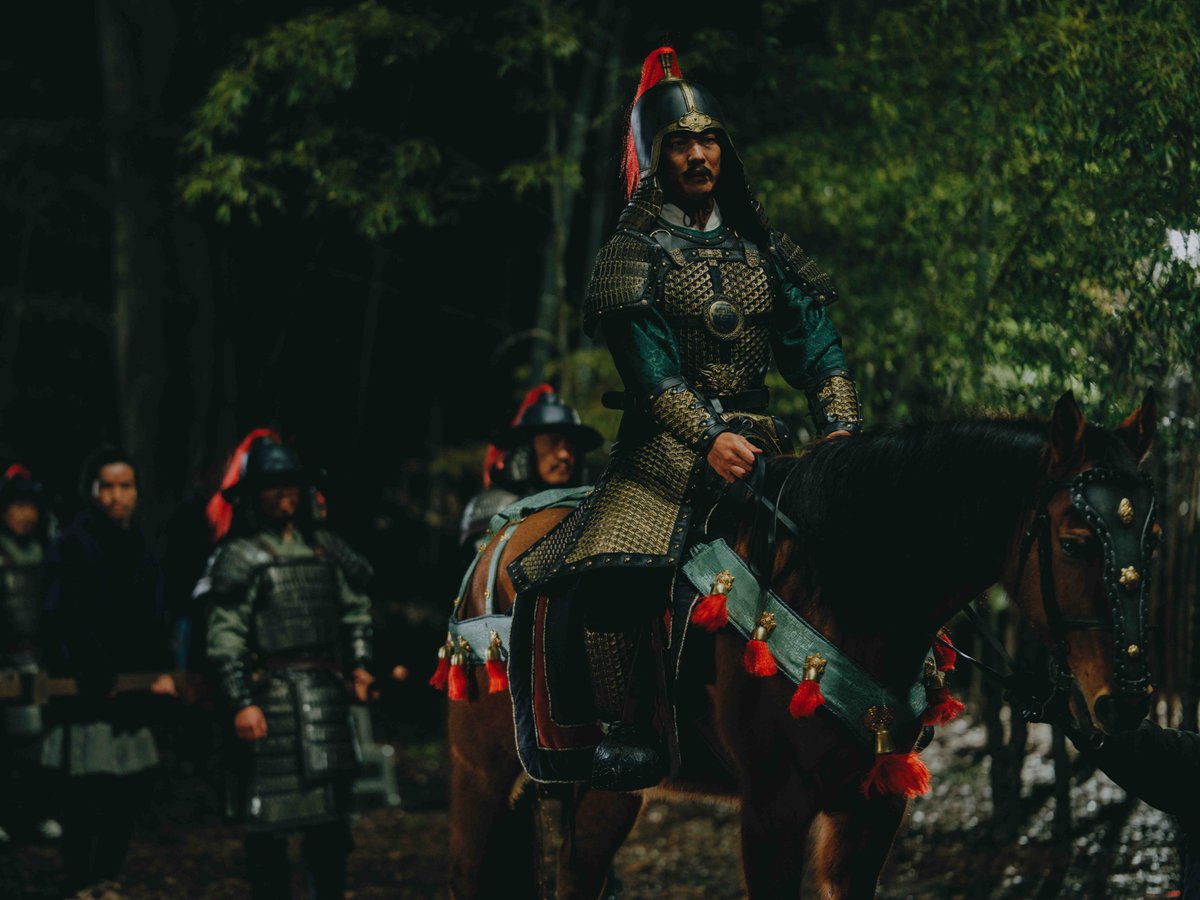 📢第𝟏話には #坂口涼太郎 さんと
#小久保寿人 さんも登場💥

▌許礼（きょれい）／坂口涼太郎

鄆城県（うんじょうけん）の役所に勤める下級役人のひとり。宋江の同僚。うだつの上がらない風の宋江に対して厳しく接する。父は南京応天府（なんけいおうてんふ）の将軍。

▌志英（しえい）／小久保寿人