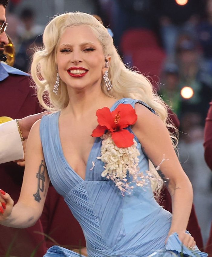 POPATEEMYHEART2's tweet image. Friendly reminder that Lady Gaga helped getting Diddy behind bars. 
She demanded P. Diddy to be fired from the law firm where they were both clients, after he was accused of sexual abuse, Gaga told the law firm that she was dropping out if they kept working for him.
Diddy was…