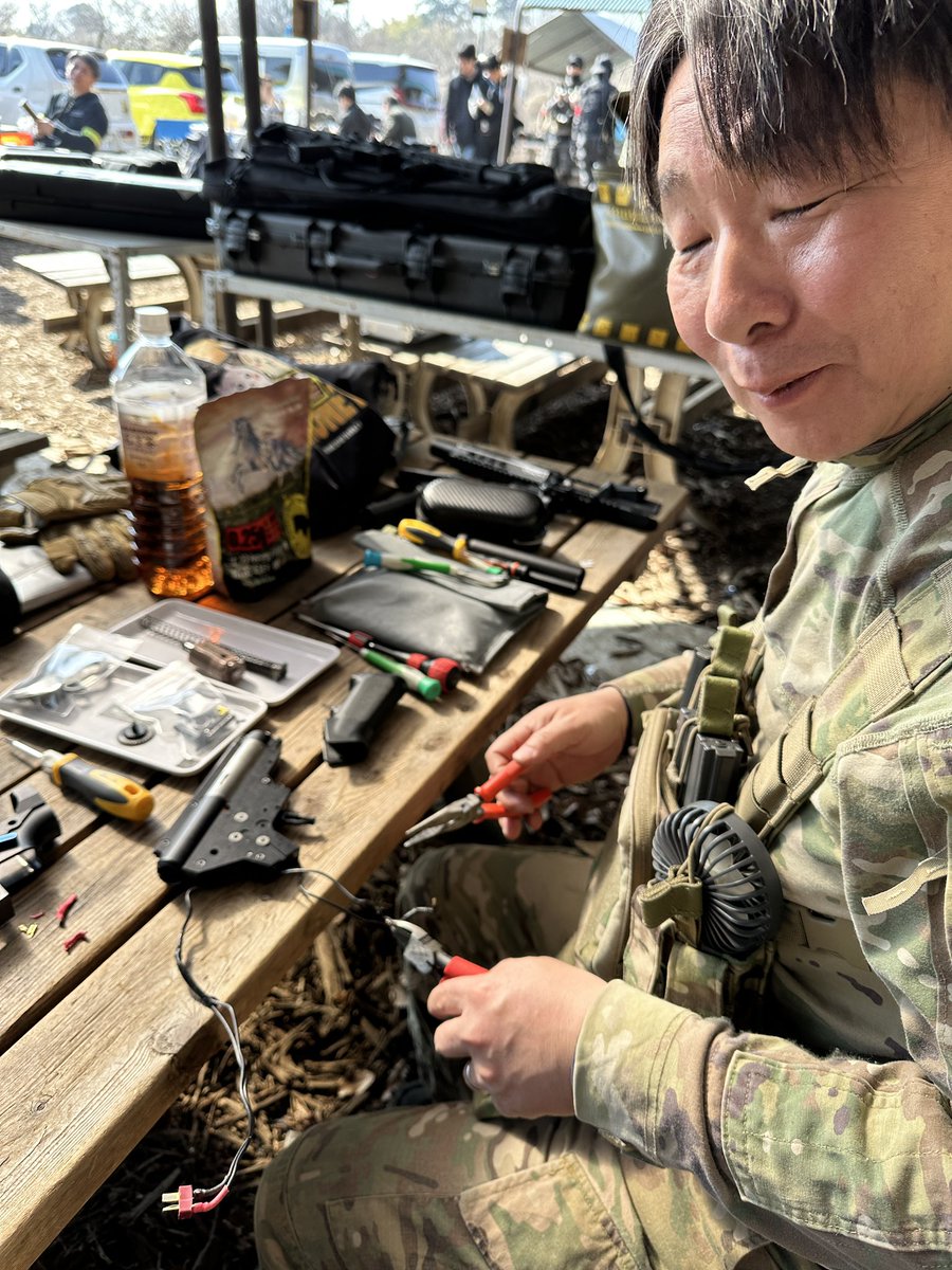 real_blackdevil's tweet photo. 朝からあーでもねーこーでもねー言ってたら撃ててた銃がウンスン.....。スパーギアの軸とギア飛び挙句にタイタンまでご臨終ww

何やってんだコイツw https://t.co/s8ATs8aMeP