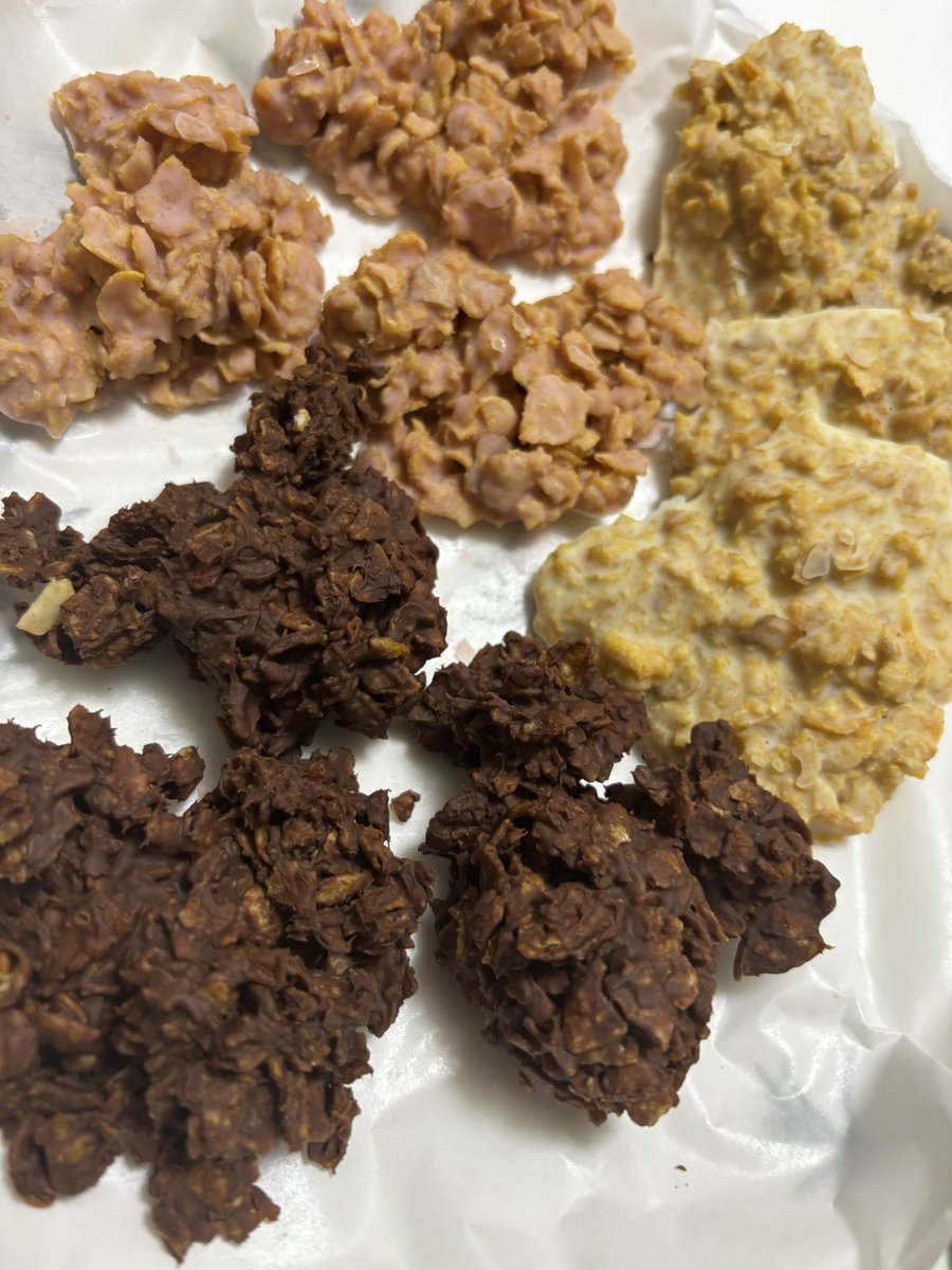 131knot's tweet photo. 昨日のバレンタインのクランチチョコです。
初めて作ったんすけど簡単とか言われてる割には難しかったですね。
形はミッキーにしたつもりやけど、嫁にはハートって言われました。精進します。 https://t.co/HhNF7MT4Vl