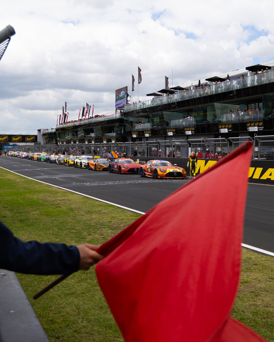The red flag waves at Mount Panorama 🚩

Both drivers involved in the incident have walked away from their cars.

#B12Hr