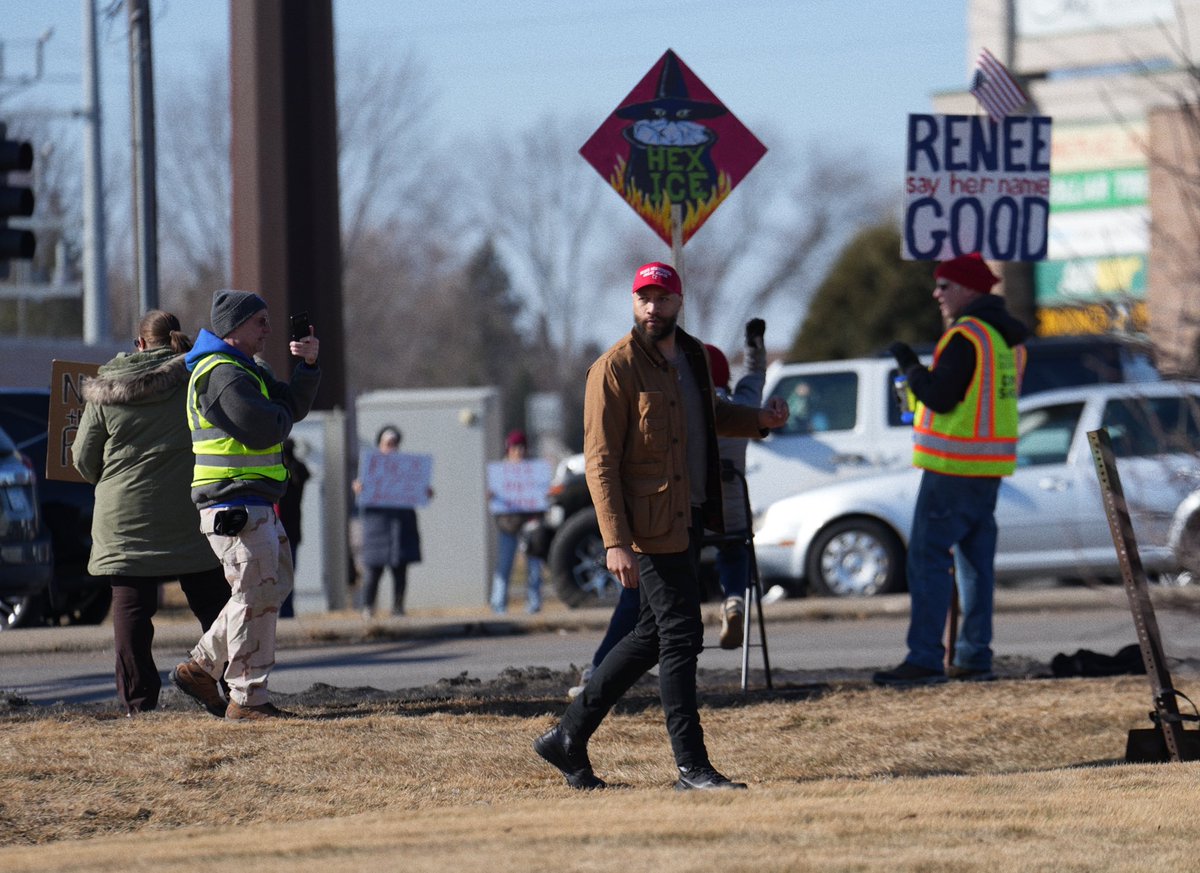 I had a good Saturday on the campaign trail. Then on my way home I drove past a group of communists protesting for open borders, so I pulled over and counter protested. They call the police... Go figure, the hypocrisy! Officers were cool and didn't intervene. 

Royce White for