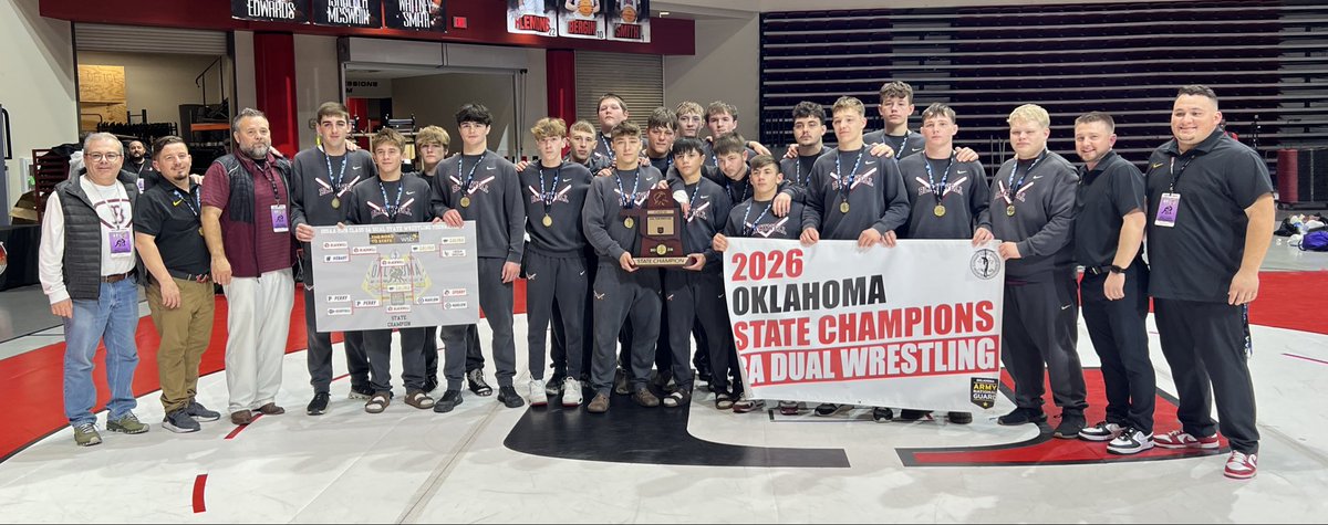 highschoolhudl's tweet photo. Congrats to the Class 3A Dual State Champions — Blackwell Maroons #okpreps @Chris_Evans12 @Phil_EXSIN @ShawnSilvis165 https://t.co/5XdxJ6PRGe