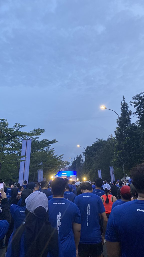 xentineyl's tweet photo. Setelah digempur lembur terus, hampir masuk ICU 3 minggu lalu, dan kondisi masih kurang sehat, akhirnya bisa kelarin juga ni race🥹🩵
*Video terakhir ngincer 00:48:00 gagal bjirr
#ekinrun https://t.co/Tx8ThprO7X