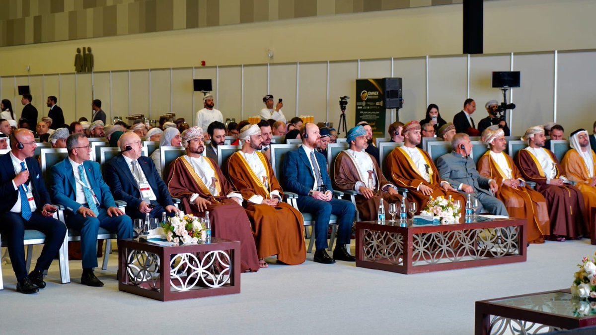 Türkiye’nin onur konuğu olduğu OMNEX 2026’nın açılışını;  zat-ı alileri Sn. Faisal bin Turki Al Said’in himayelerinde, Umman Ticaret, Yatırım ve Sanayi Bakanı Sayın Anwar bin Hilal Al Jabri, OPAZ Başkanı Sayın Qais bin Mohammed Al Yousef, Umman Ticaret ve Sanayi Odası Başkanı Sn.