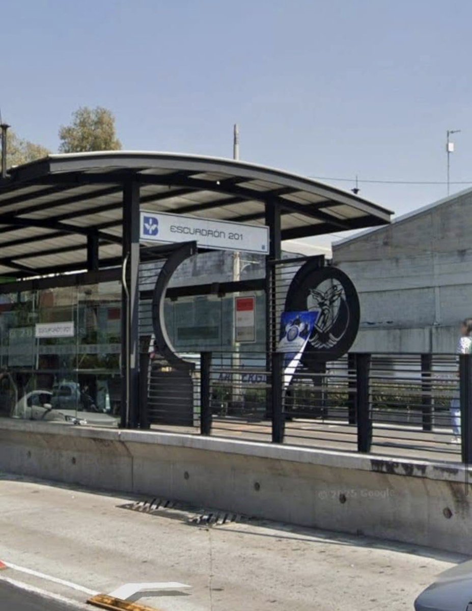 .<a href="/UCS_GCDMX/">Unidad de Contacto del Secretario SSC CDMX</a> Que tal buenas tardes alguien que esté cerca de metro escuadrón 201 esto es en la estacion de el metro bus direccion av taxqueña hay un gatito lastimado soy uber no pude parar para auxiliarlo se ve que ya tiene días ahí.         Sigue con vida  <a href="/MetrobusCDMX/">Metrobús CDMX</a>