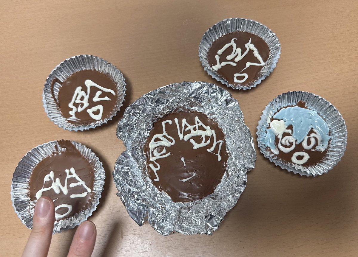 #ねえねえなろくん

無事にメンバーのチョコできました！
誰が誰か当ててみて！

あれ？真ん中にイケメンいない？