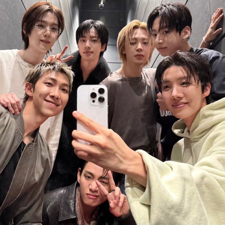 #BTS look so handsome in new selfie! 👏🕺🕺🏻🕺🏻🕺🕺🏻🕺🏻🕺🏻🤳 ✨💫🌟😍👑👑👑👑👑👑👑💜

BTS IS COMING 
ARIRANG IS COMING 
#BTS_ARIRANG 
#whatisyourlovesong
