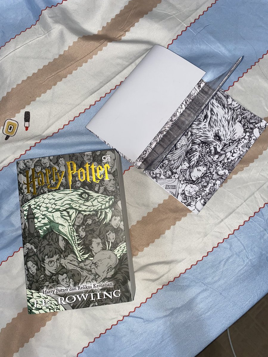 seanesarth's tweet photo. wts new unsealed harry potter relikui kematian 190k, buku ketujuh, kondisi masih baru di unboxing, belum di baca sama sekali, dijual karena pengen beli buku lain. dm untuk cek kondisi. boleh nego di dm. https://t.co/okI6vf5lUW