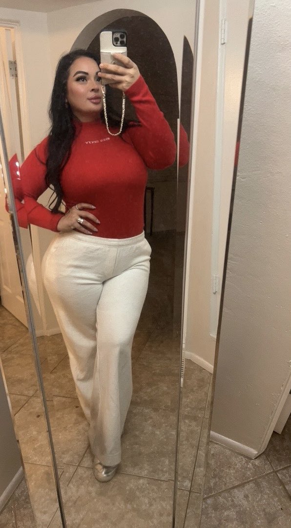 ArianaJasmine01's tweet image. Happy Valentines Day ❤️🥰

#happyvalentinesday #xyzbca #ootdfashion #midsize