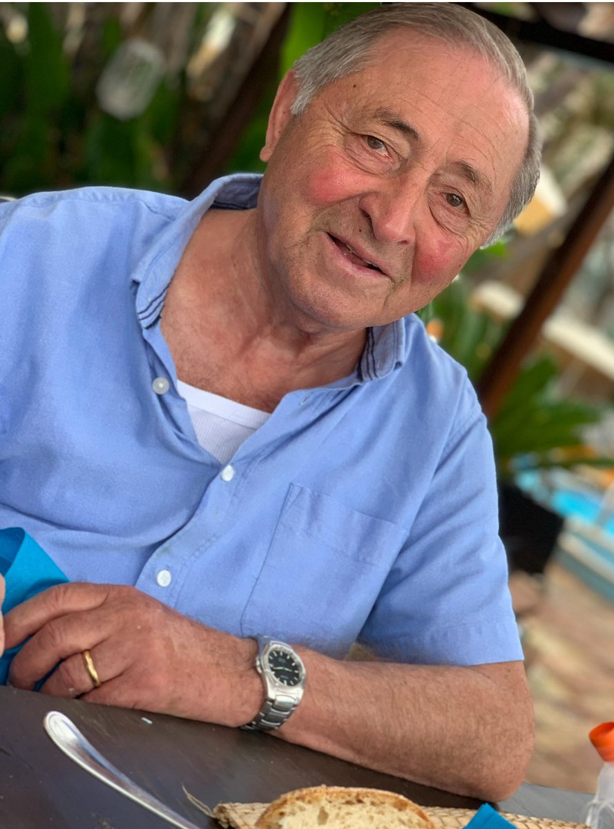 Till pappa Enzo.

Du somnade in stilla, omgiven av din familj.
Omsluten av den kärlek du själv byggt genom hela ditt liv.

Du gav oss Italien – språket, traditionerna, stoltheten och värmen.
Du såg till att vi aldrig tappade våra rötter.

Du lärde oss också att älska Sverige.
Att