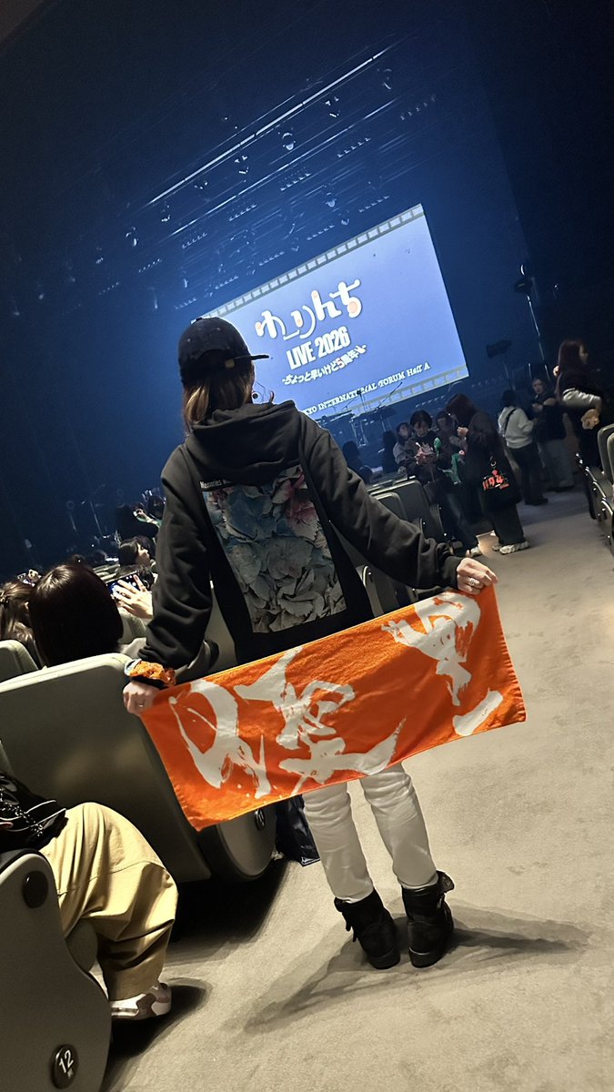 4290yoko's tweet photo. 今年初LIVE✨( *˙0˙*)۶
始まるぞぉ〜«٩(*´ ꒳ `*)۶» https://t.co/UH4HeCY5qK