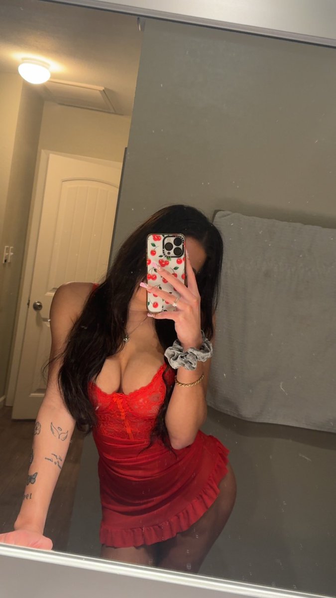 Happy Valentine’s Day from me to you! Older men turn me on so much. I could never go for younger 💋❤️

#DaddStyle #mixed #LoveDay