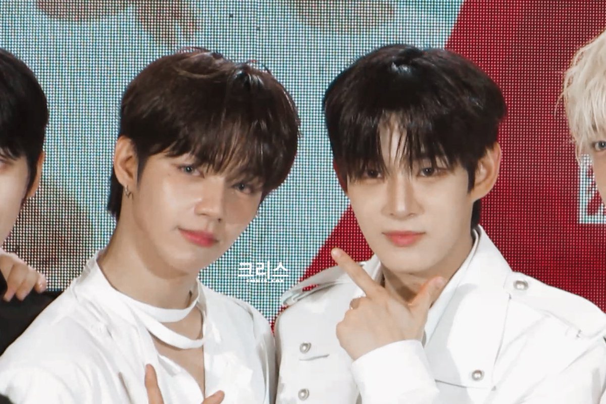 chris_cafff's tweet photo. meet my parents!🥰

#AHOFValentinesSpecial2026
#RMusicFest #AHOF #아홉 https://t.co/ymtdlISUVB