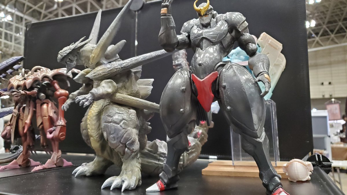 「文明失格」さんの「聖刻1092」よりハイダル・アナンガと金門の呪操兵<キノ・ザウール・ラギュラ>、アニメ版「グリッドマン」より霧の怪獣、「装甲悪鬼村正」より武帝専用九◯式。当日版権は全て完売とのこと…！
何度か訪問して「聖刻」公式ブースの情報や聞いた話を教えて頂いたりも。
#WF2026W