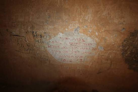 גילוי נאות
אני המדריך של הסיור הנ״ל

מה אנחנו עושים בחברון?
מספרים על אברהם אבינו והראייה שלו לעתיד,על דוד המלך שמאחד את העם,על הרמבם ועל מאורעות תרפ״ט וכו.
בגדול מה שחניכי הנוער העובד והלומד עשו שם בחזרה ממצדה
מתחברים למורשת של העם 
לפעמים זה בהר הרצל,לפעמים במצדה ולפעמים בחברון