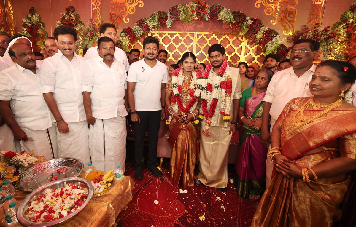 Udhaystalin's tweet photo. கழக மாநில வர்த்தக அணி துணை தலைவர் அண்ணன் பழஞ்சூர் செல்வம் அவர்களின் மகன் விக்ணேஷ் - சூர்யா இணையரின் திருமணத்தை பட்டுக்கோட்டையில் இன்று நடத்தி வைத்தோம்.

மணமக்கள், தந்தை பெரியாரும் - பகுத்தறிவும் போல, அண்ணாவும் - மாநில சுயாட்சியும் போல, கலைஞர் அவர்களும் - சமூக நீதியும் போல, மாண்புமிகு முதலமைச்சர் அவர்களும் - கழகமும் போல சிறப்புகளுடன் வாழ என் அன்பும் - வாழ்த்தும்.

@KN_NEHRU @Anbil_Mahesh @TRBRajaa @Govichezhian #Palanivel @Murasoli_tnj @annadurai_pkt