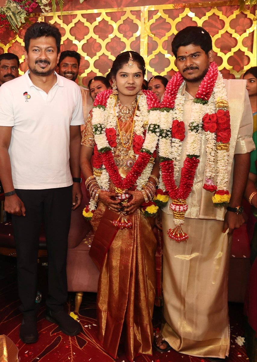 Udhaystalin's tweet photo. கழக மாநில வர்த்தக அணி துணை தலைவர் அண்ணன் பழஞ்சூர் செல்வம் அவர்களின் மகன் விக்ணேஷ் - சூர்யா இணையரின் திருமணத்தை பட்டுக்கோட்டையில் இன்று நடத்தி வைத்தோம்.

மணமக்கள், தந்தை பெரியாரும் - பகுத்தறிவும் போல, அண்ணாவும் - மாநில சுயாட்சியும் போல, கலைஞர் அவர்களும் - சமூக நீதியும் போல, மாண்புமிகு முதலமைச்சர் அவர்களும் - கழகமும் போல சிறப்புகளுடன் வாழ என் அன்பும் - வாழ்த்தும்.

@KN_NEHRU @Anbil_Mahesh @TRBRajaa @Govichezhian #Palanivel @Murasoli_tnj @annadurai_pkt