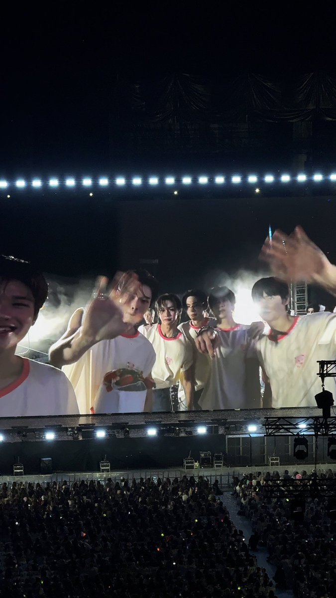 booburries's tweet image. ข้าวอ้วน 7 คนพอดีเป๊ะเลย 🥹