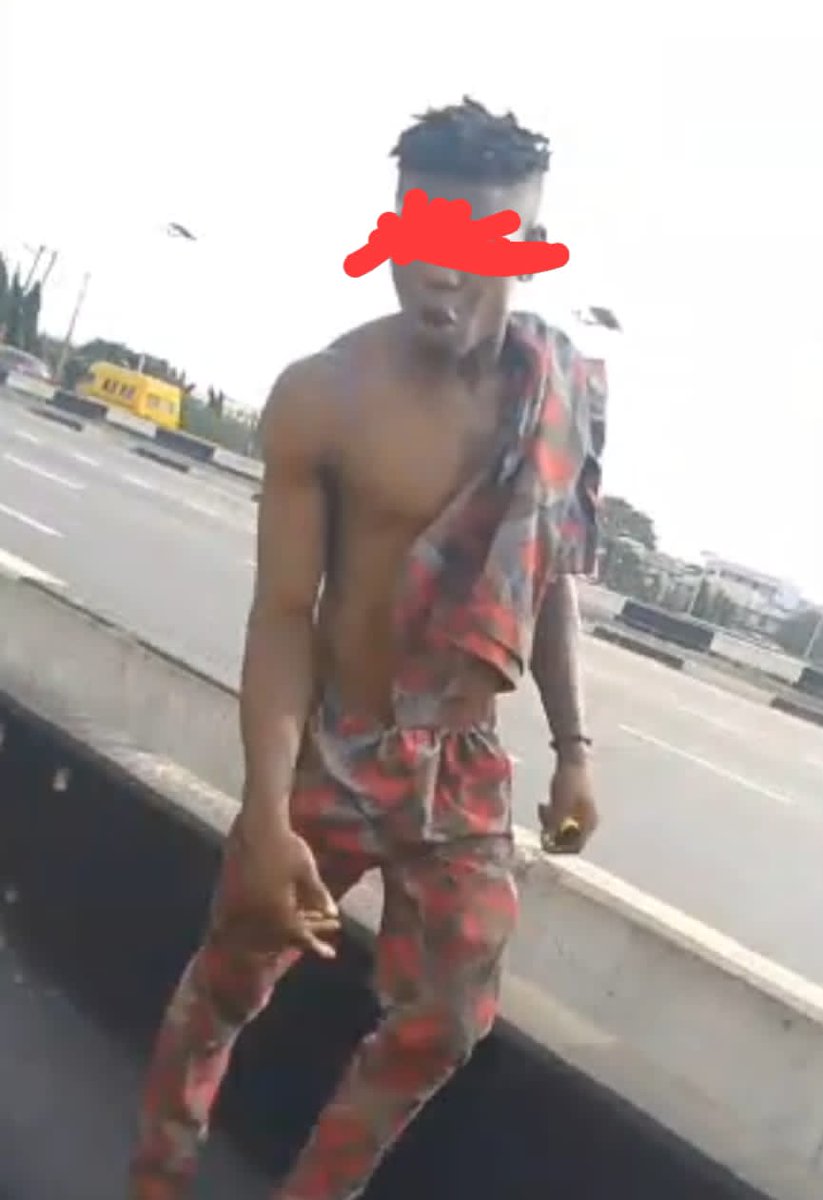 Frontliner1205's tweet photo. Bus Driver Stabs LASTMA Officer With Broken Bottle, Vehicle Impounded

A commercial bus driver allegedly stabbed a LASTMA officer with a broken bottle after being stopped for driving with his passenger door open while in motion in Ojota, Lagos.

The driver was alleged to https://t.co/xXYl3PLeBP
