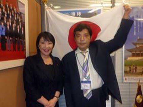 ナチス礼賛本を推薦して、ナチス団体のトップと仲良く写真に映る高市早苗
#高市早苗はナチス