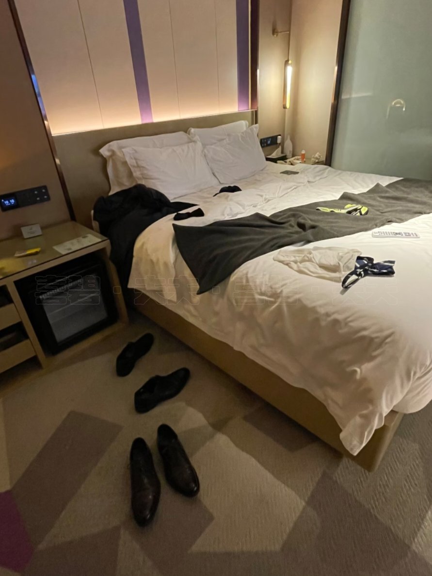 Hebefufu's tweet photo. 2·14 情人节大礼包
打排球的小哥哥刚下班赶过来
体力巨好
最后农牛才射
老公全程陪玩超刺激 https://t.co/sEOqTy6XjH