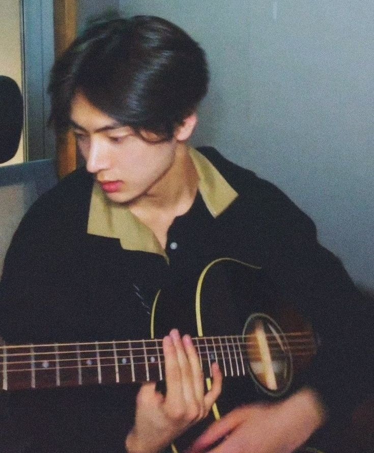 할머니 지갑속에나 있을것같은 타고난 고전미남