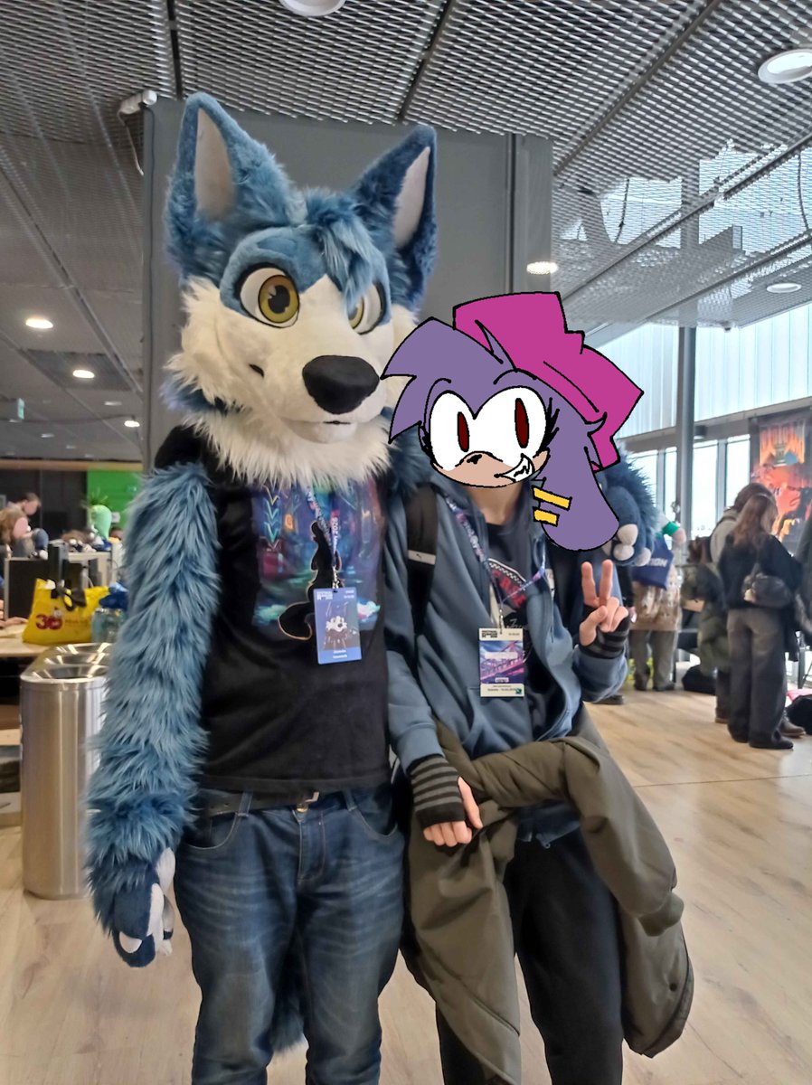 Bygain_Yt's tweet photo. Was at Remcon yestarday and it was amazing, first time being there, tho i didnt have a cosplay, but next year im prolly making one.

also gonna share some photos.

Most people where blurred out for privacy.

#remcon #convention #DeltaruneTenna #deltarunetomorrow https://t.co/pEH6HHsTb0
